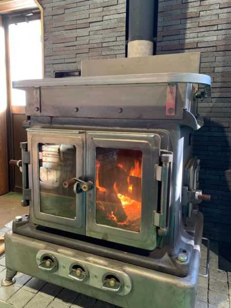 彈性模量，彈性模量越大，材料越不容易變形